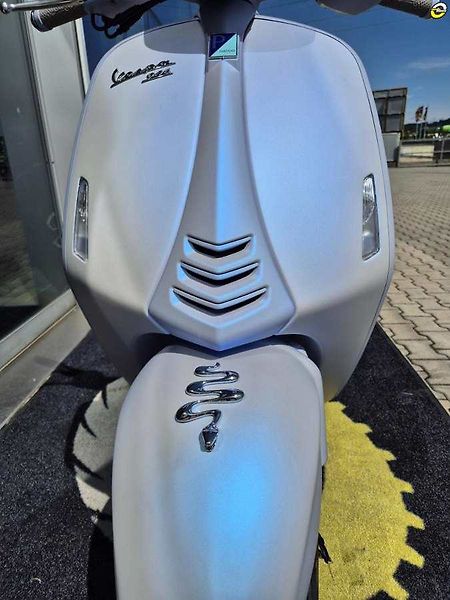 Vespa 946 (2025) 946 Snake E5+ - fotka 11 z 24