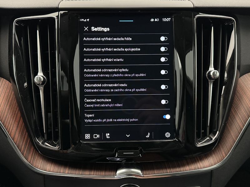 Volvo XC60 T8 AWD RECHARGE BRIGHT PLUS  - fotka 36 z 46