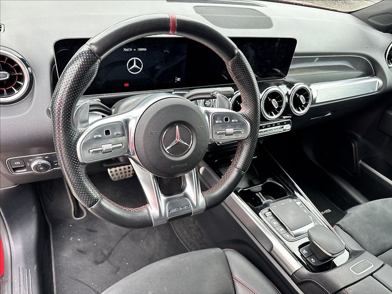 Mercedes-Benz GLB 2,0   AMG 35 - fotka 11 z 15