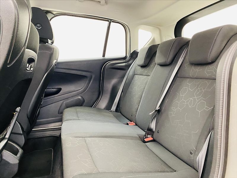 Ford B-MAX 1,0 EcoBoost 74kW - fotka 6 z 23