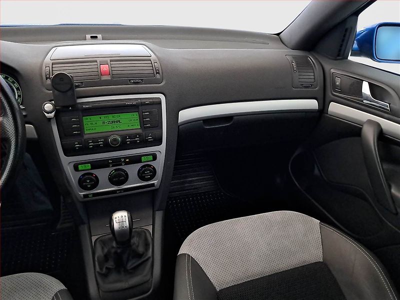 Škoda Octavia (2007) RS 2.0 TFSI, Tempomat - fotka 8 z 15