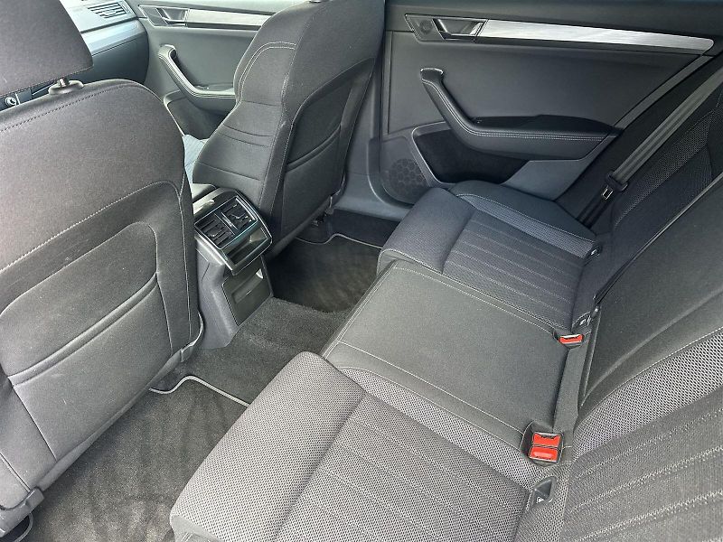 Škoda Superb (2023) Combi 2.0 TDI DSG Style - fotka 9 z 34
