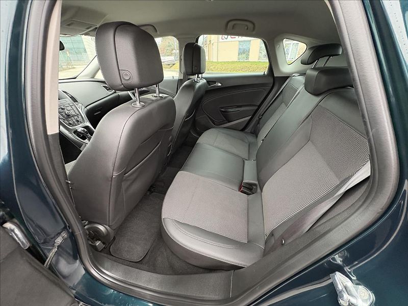 Opel Astra 1,4 iT 103kW,Xenon,Navi,Výhřev - fotka 24 z 32