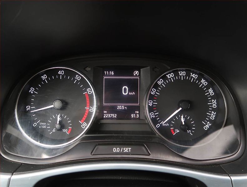 Škoda Fabia (2015) 1.2 TSI, Tempomat - fotka 11 z 17