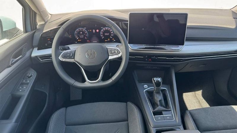 Volkswagen Golf (2026) People 6G 1,5TSI - fotka 6 z 7