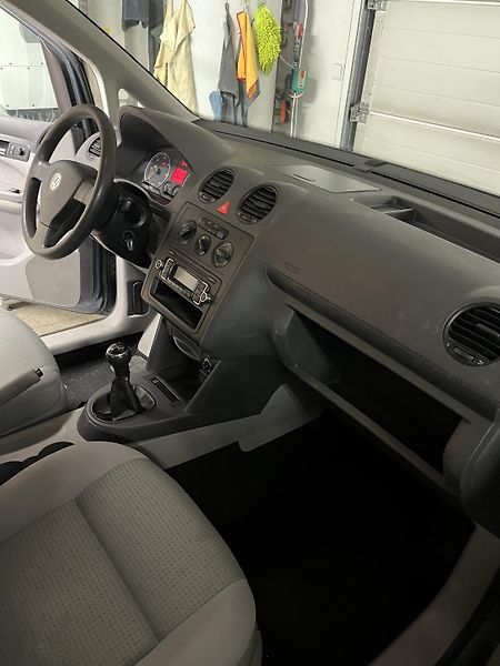 Volkswagen Caddy (2010) - fotka 9 z 20