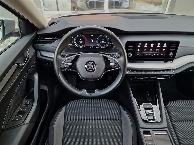 Škoda Octavia 2.0TDI DSG Ambition,ČR,1.Maj. - fotka 12 z 50