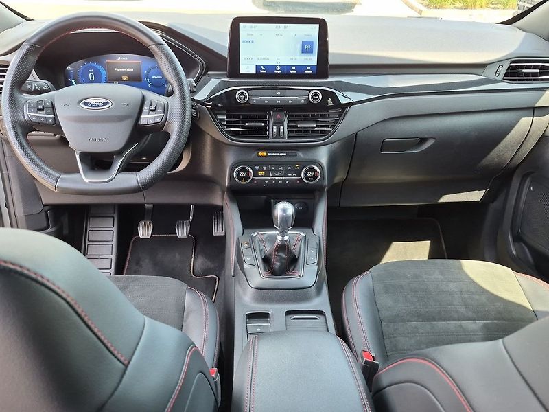 Ford Kuga ST-Line X  1,5 EcoBoost - fotka 9 z 28