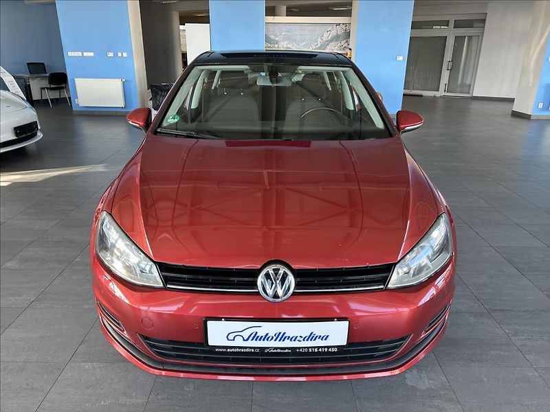 Volkswagen Golf 1,2   TSI 77kW,SERVISKA,TAŽNÉ - fotka 2 z 27
