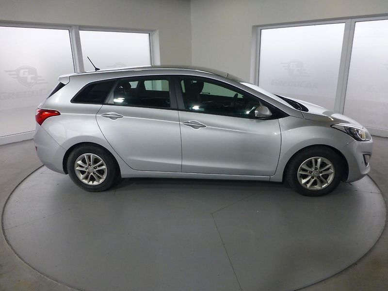 Hyundai i30 (2013) 1,6CRDI*ALU**VYHŘ.SED***KAMERA - fotka 4 z 25