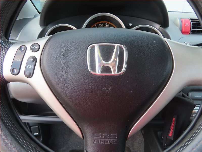 Honda Jazz (2008) 1.4 i-DSI, levný provoz - fotka 15 z 18