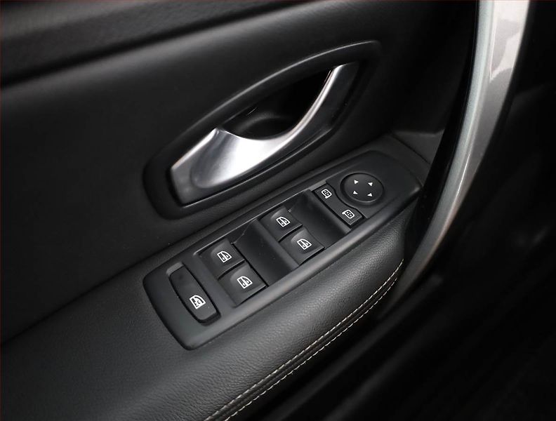 Renault Laguna (2011) 2.0 DCi, po STK, Tažné - fotka 16 z 19