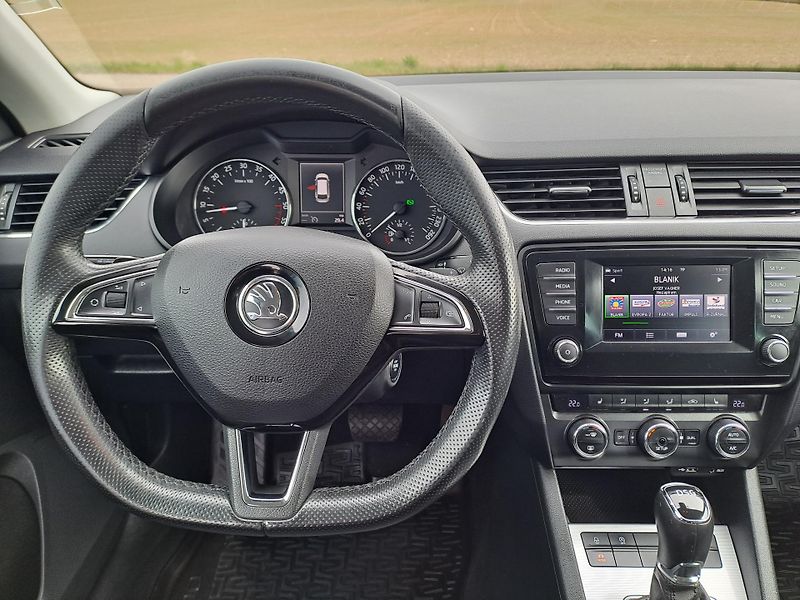 Škoda Octavia (2014) 1.6 TDi DSG PĚKNÝ STAV - fotka 18 z 33