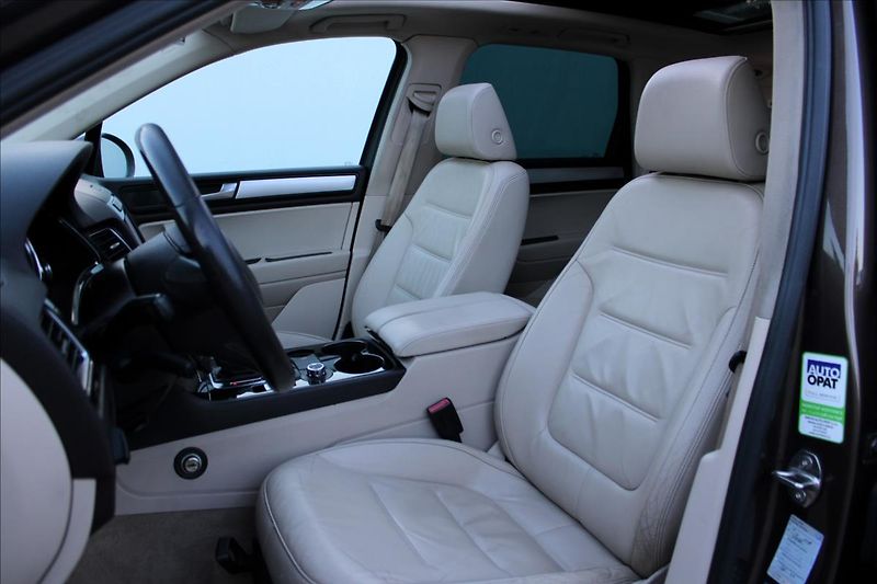 Volkswagen Touareg 3.0 TDI V6/PANOR/TAŽNÉ/NEZ.TOP - fotka 12 z 39
