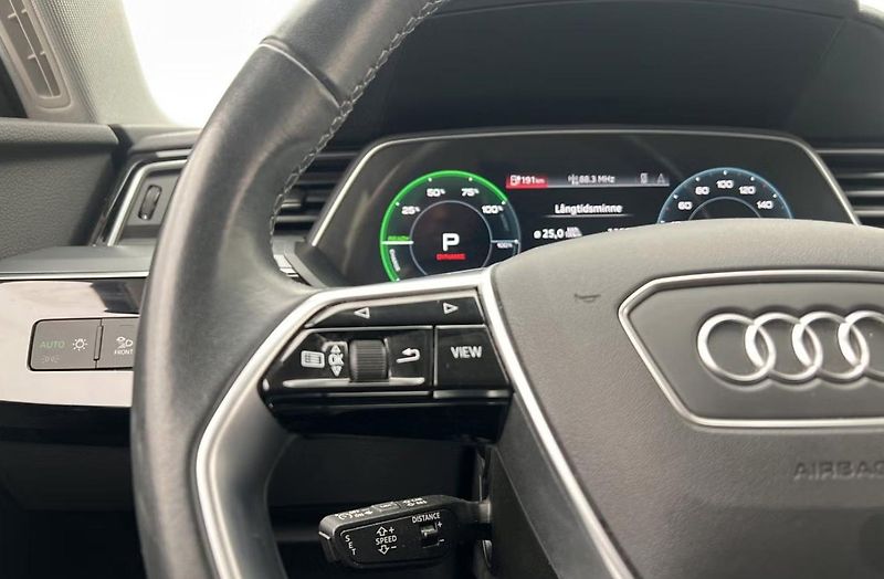Audi Q8 e-tron 50 Q Vzduch. odpružení Kamera - fotka 17 z 32