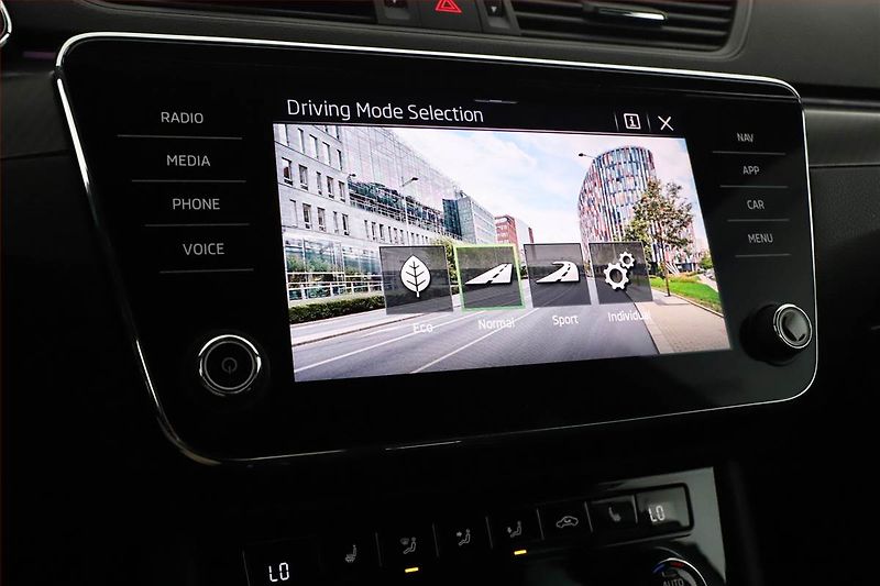Škoda Superb (2024) Sportline 2.0 TDI - fotka 15 z 26