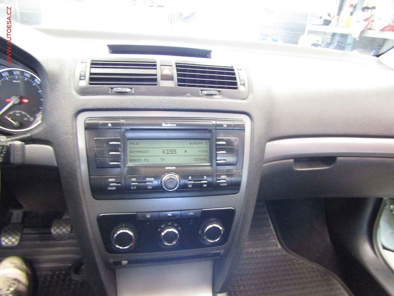Škoda Octavia (2011) 1.6 TDi, 2.maj,ČR, servis - fotka 12 z 19