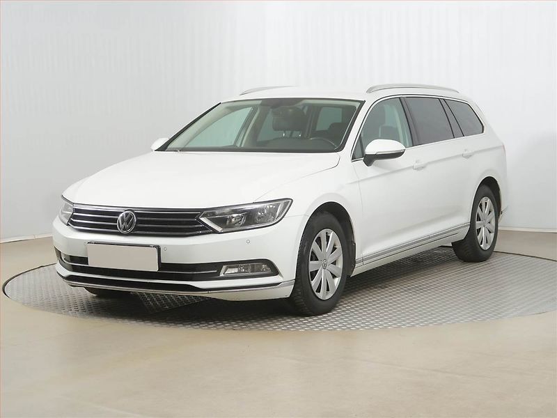 Volkswagen Passat (2017) 2.0 TDI, Automat, Kůže - fotka 2 z 16