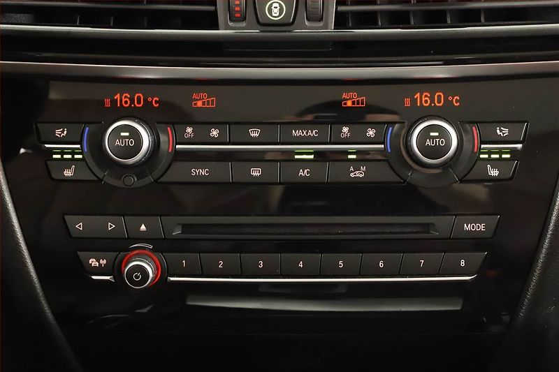 BMW X5 (2015) xDrive30d - fotka 17 z 21