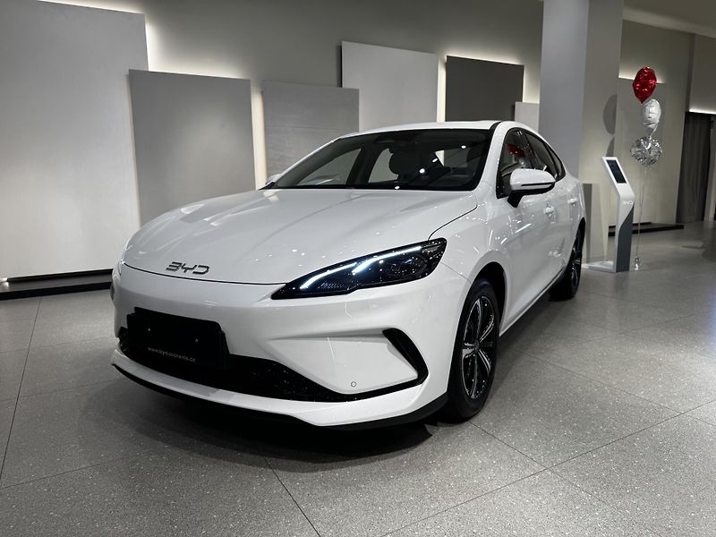 BYD Seal 5 DM-i (2025) Design Super Hybrid demo - fotografie inzerátu