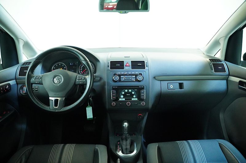 Volkswagen Touran - fotka 5 z 24
