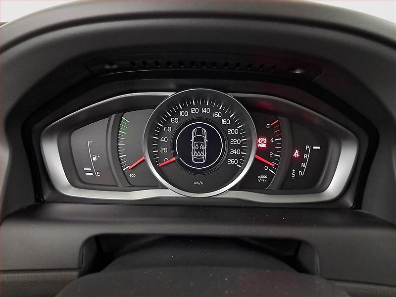 Volvo XC60 (2016) D4, 4X4, Automat, Serv.kniha - fotka 11 z 24