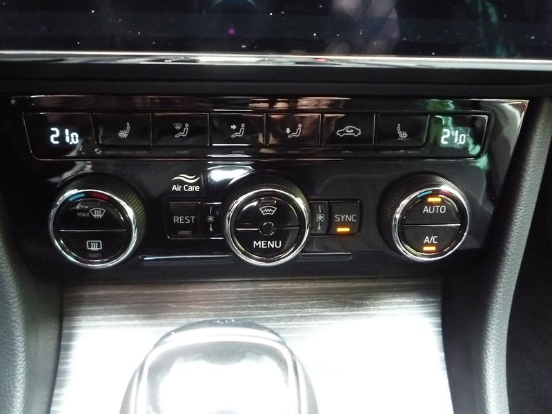 Škoda Superb (2023) 2,0TDi 110kW DSG STYLE Komfort - fotka 17 z 20
