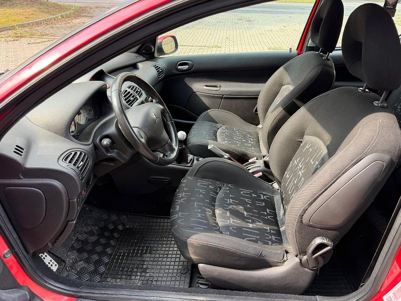 Peugeot 206 1,4i / 55 kW / sada pneu  - fotka 10 z 18