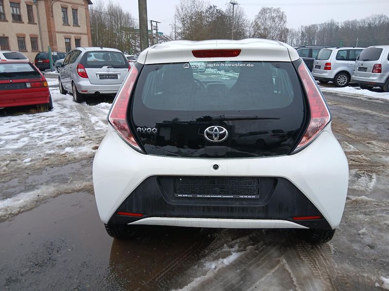 Toyota Aygo 1.0, 51 kW, klima - fotka 11 z 26