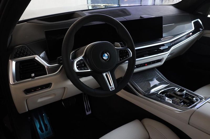 BMW X7 M60i xDrive - fotka 2 z 18