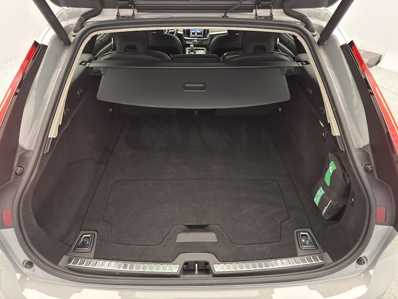 Volvo V90 B4 BRIGHT PLUS AUT - fotka 5 z 46