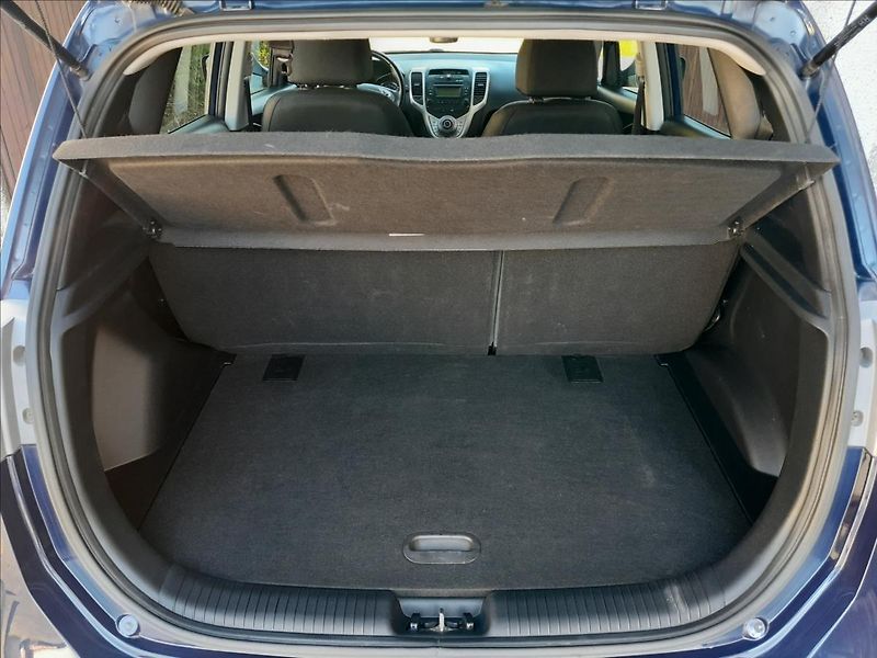 Hyundai ix20 1,6i 91kW 38 000km - fotka 23 z 54