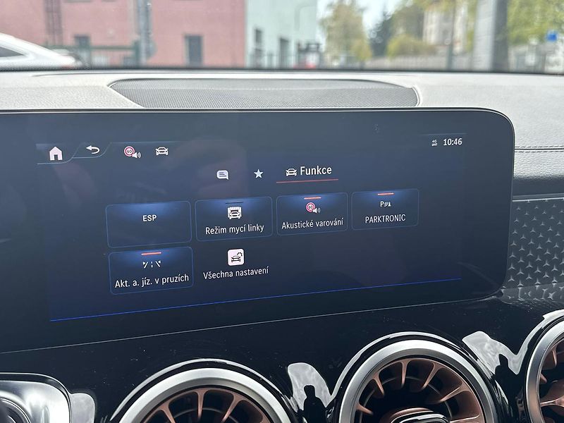 Mercedes-Benz EQB (2024) 300 4MATIC - fotka 17 z 19