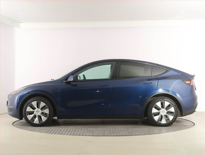 Tesla Model Y (2022) Long Range AWD 79kWh, SoH 91% - fotka 3 z 33