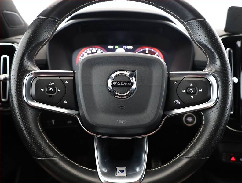 Volvo XC40 (2019) D4 AWD, 4X4, Automat, Kůže - fotka 8 z 13