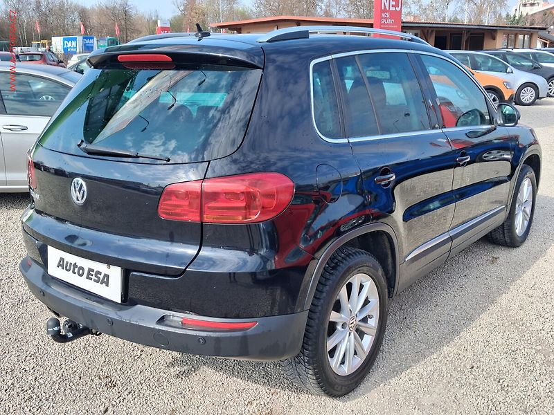 Volkswagen Tiguan (2012) 2.0 TSi 4X4, DSG, výhřev sed. - fotka 4 z 21