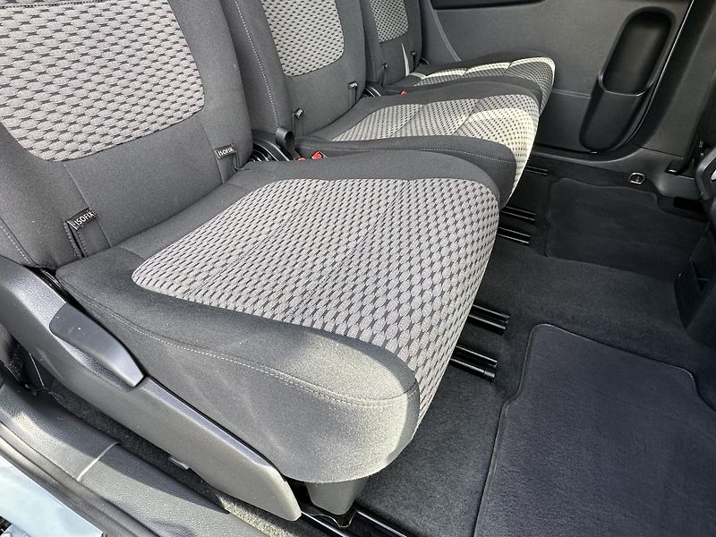 Volkswagen Sharan (2011) 2.0TDI/103kW * 5.Míst * TZ  - fotka 19 z 30