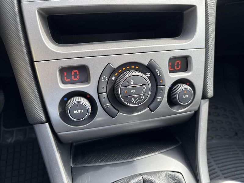 Peugeot 308 1,6 VTi 88kW NOVÉ ROZVODY - fotka 21 z 29