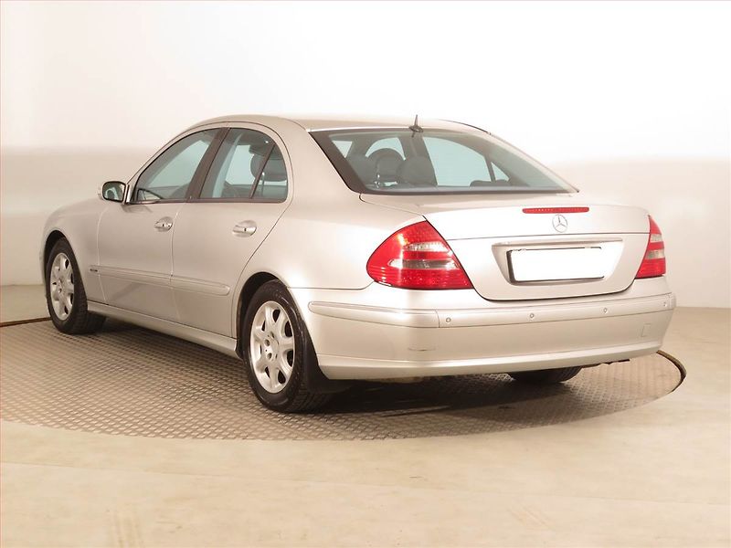 Mercedes-Benz Třídy E (2003) E 320 CDI , Automat, po STK - fotka 4 z 16