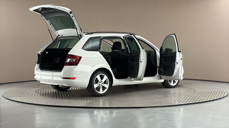Škoda Fabia 1.0 TSI Ambition Combi - fotka 6 z 23