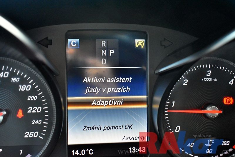 Mercedes-Benz GLC 250d 4Matic, 360°/PANO/AMG - fotka 25 z 34