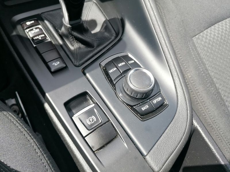 BMW X1 (2020) 18D 110kw X-Drive ČR LED - fotka 12 z 25