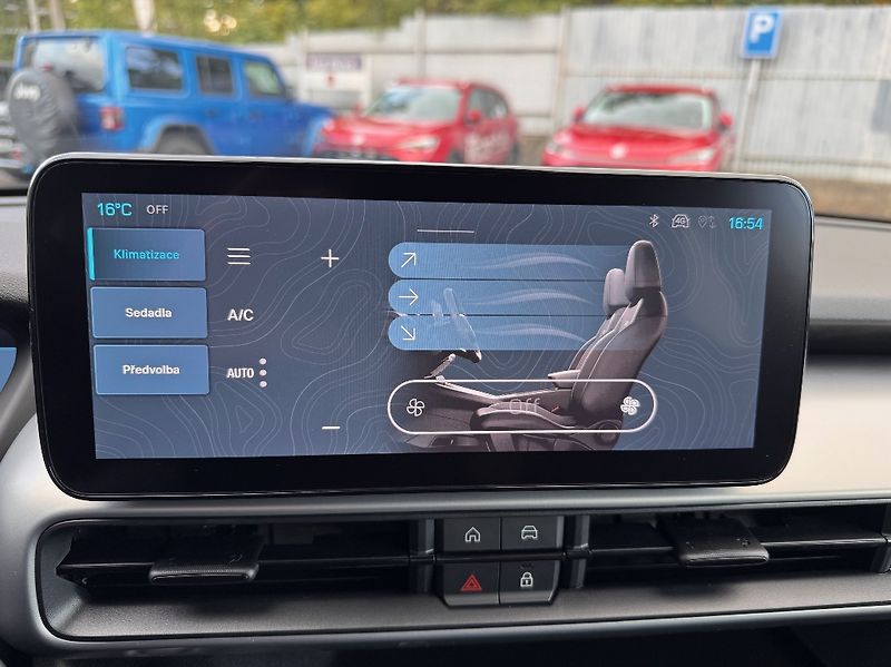 Jeep Avenger (2025) Electric 54 kWh ALTITUDE 156k - fotka 24 z 36