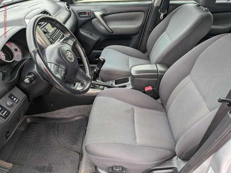 Toyota RAV4 (2004) 2.0 VVT-i 4WD, ČR, AC, TZ - fotka 9 z 15