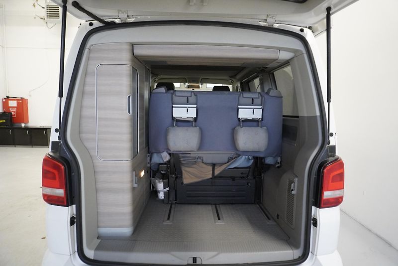 Volkswagen Transporter 2.0TDi CALIFORNIA kuchyň/spaní - fotka 8 z 37