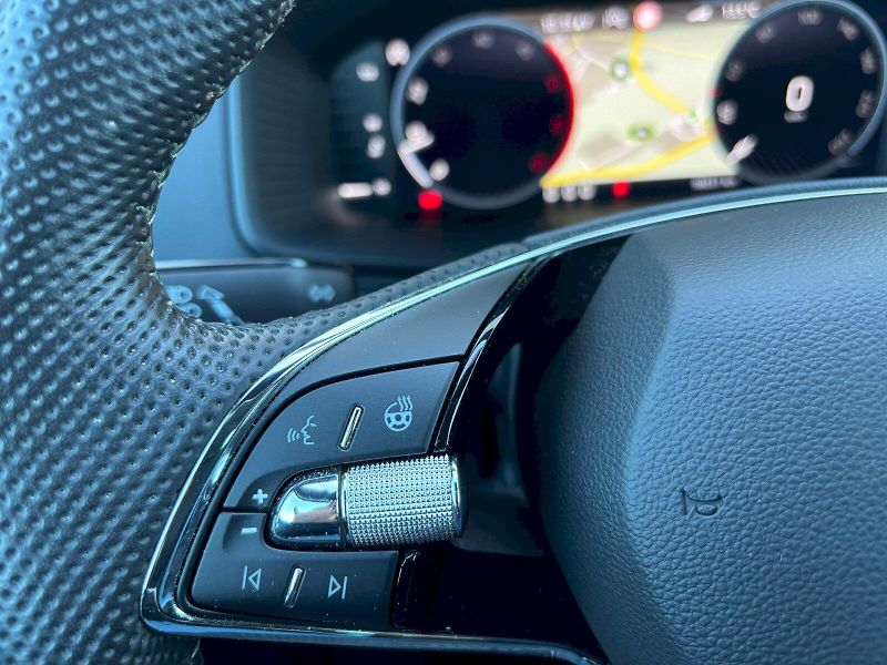 Škoda Karoq (2022) 2.0 TDI 110kW SportLine - fotka 11 z 35