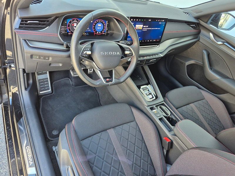 Škoda Octavia (2025) RS 2.0 TSI 195kW - fotka 13 z 33