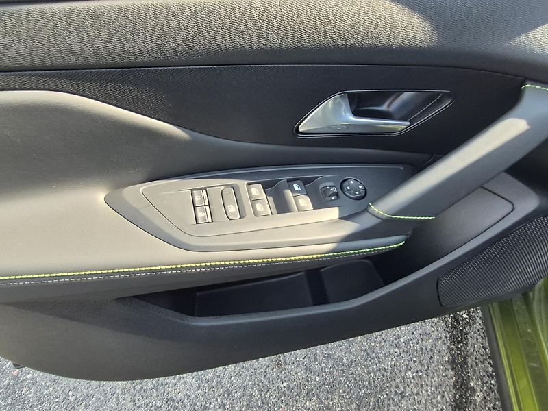 Peugeot 408 (2026) GT Hybrid 145 e-DCS6  - fotka 12 z 24