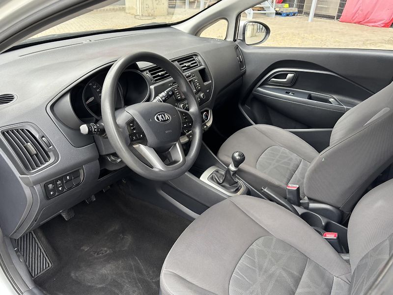 Kia Rio (2015) 1.2i 63kw  - fotka 14 z 18