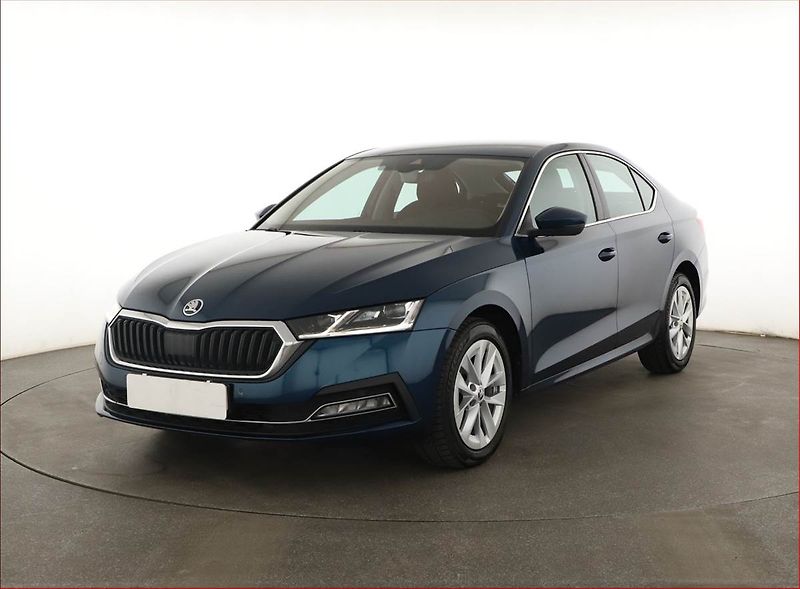 Škoda Octavia (2022) 2.0 TDI, Tempomat - fotka 2 z 20